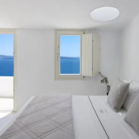 Elegant Santorini House-Caldera View-Outdoor Hot Tub -Private Pool * Oia (Santorini)