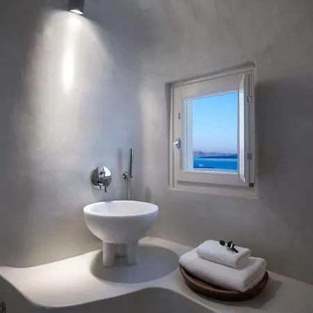 Elegant Santorini House-Caldera View-Outdoor Hot Tub -Private Pool *
