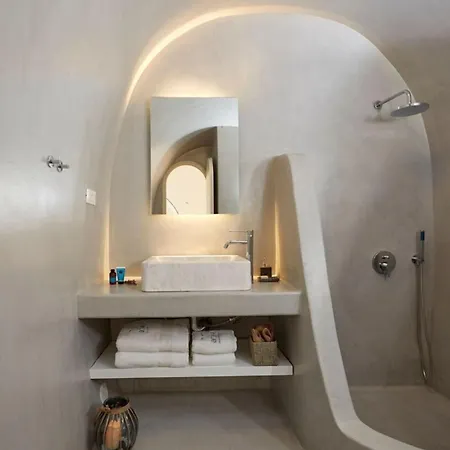 Elegant Santorini House-Caldera View-Outdoor Hot Tub -Private Pool Oia (Santorini)