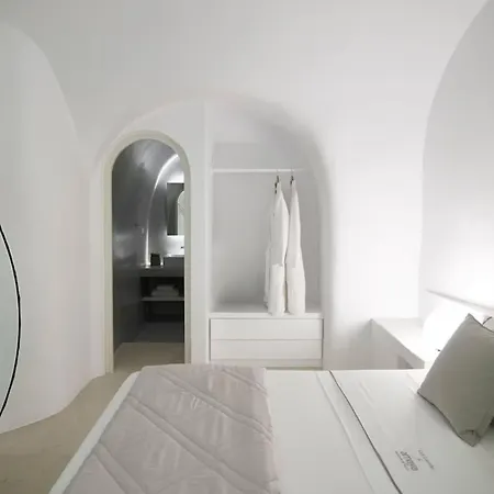 Elegant Santorini House-Caldera View-Outdoor Hot Tub -Private Pool Oia (Santorini)