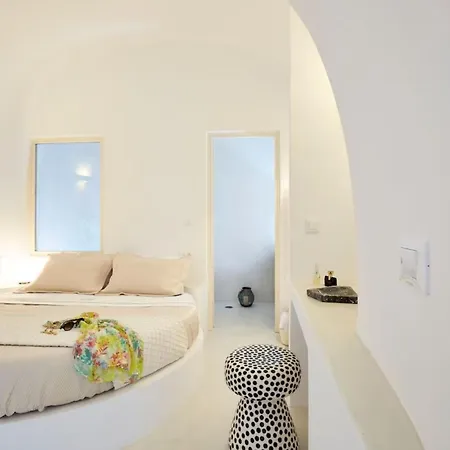 Elegant Santorini House-Caldera View-Outdoor Hot Tub -Private Pool Σπίτι διακοπών *