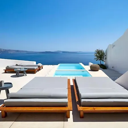 Σπίτι διακοπών Elegant Santorini House-Caldera View-Outdoor Hot Tub -Private Pool *
